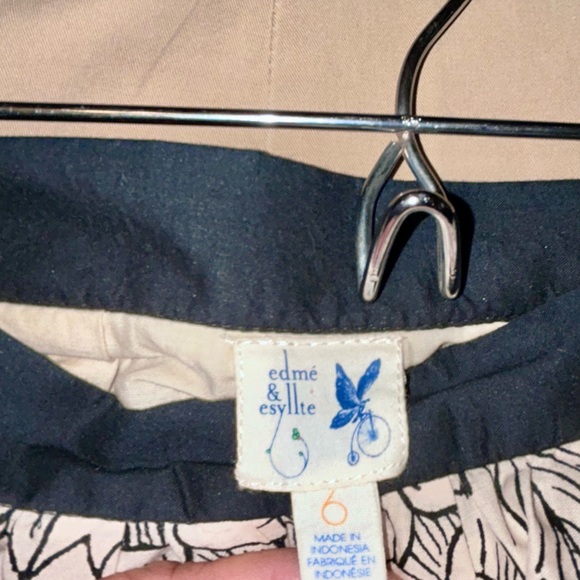 Anthropologie A-Line Skirt B&W to Red Floral Print. Lined. Black Lace Detail 6 - Picture 2 of 12